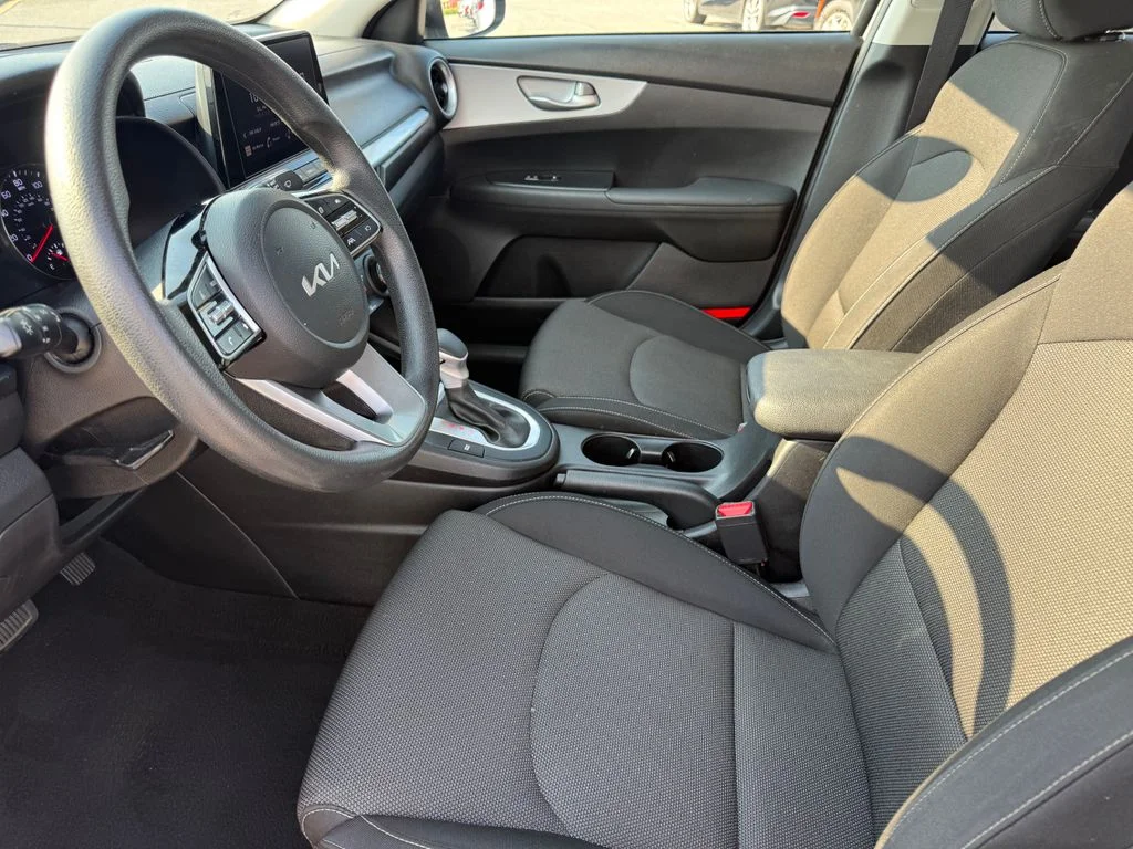Used 2024 Gray Kia LXS image 4