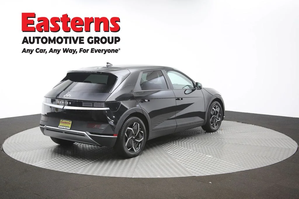 Used 2024 Black Hyundai SEL image 37