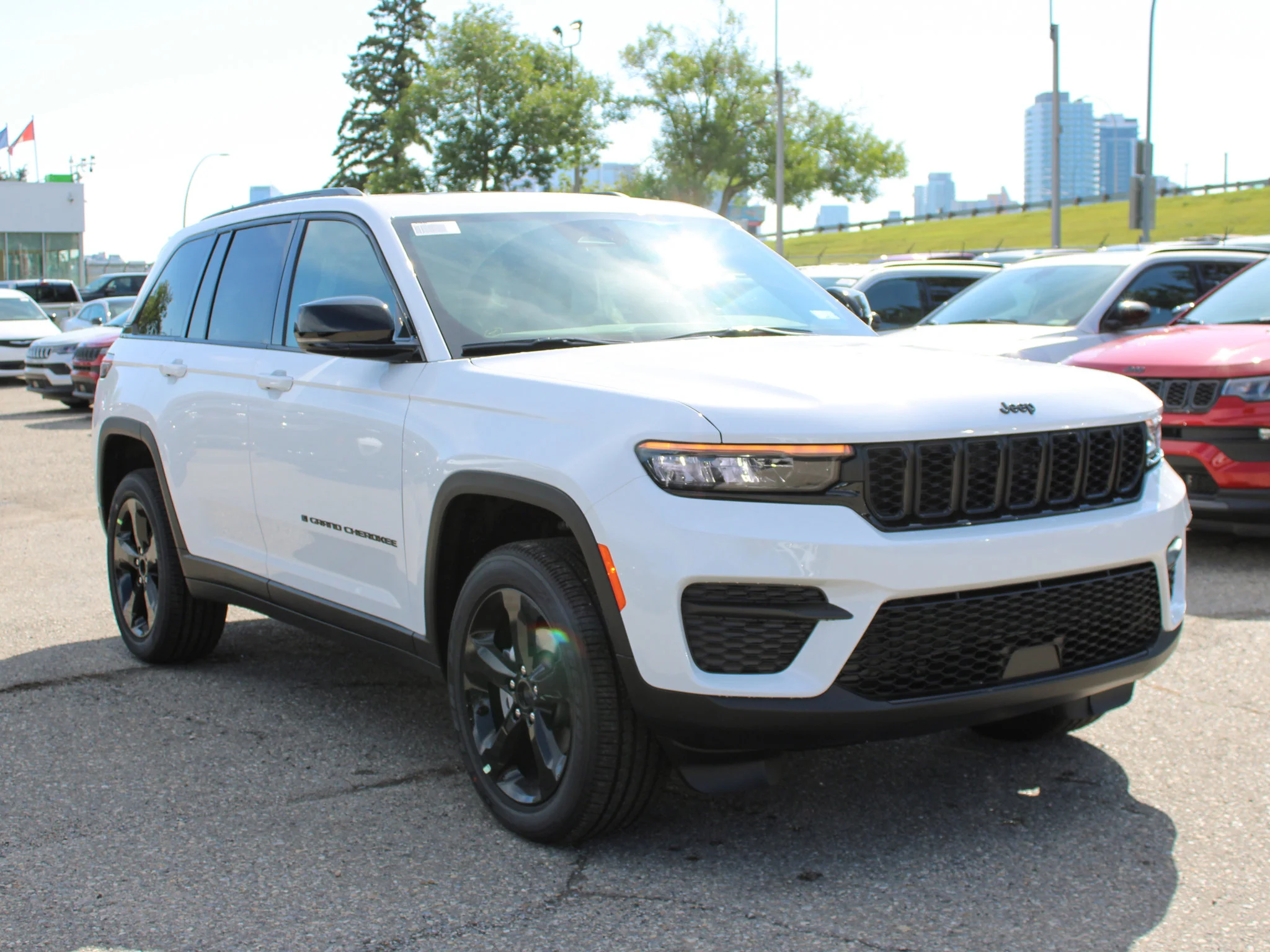 Used 2025 White Jeep Altitude* 4x4, Sunroof, Remote Start, Trailer Tow Package image 6