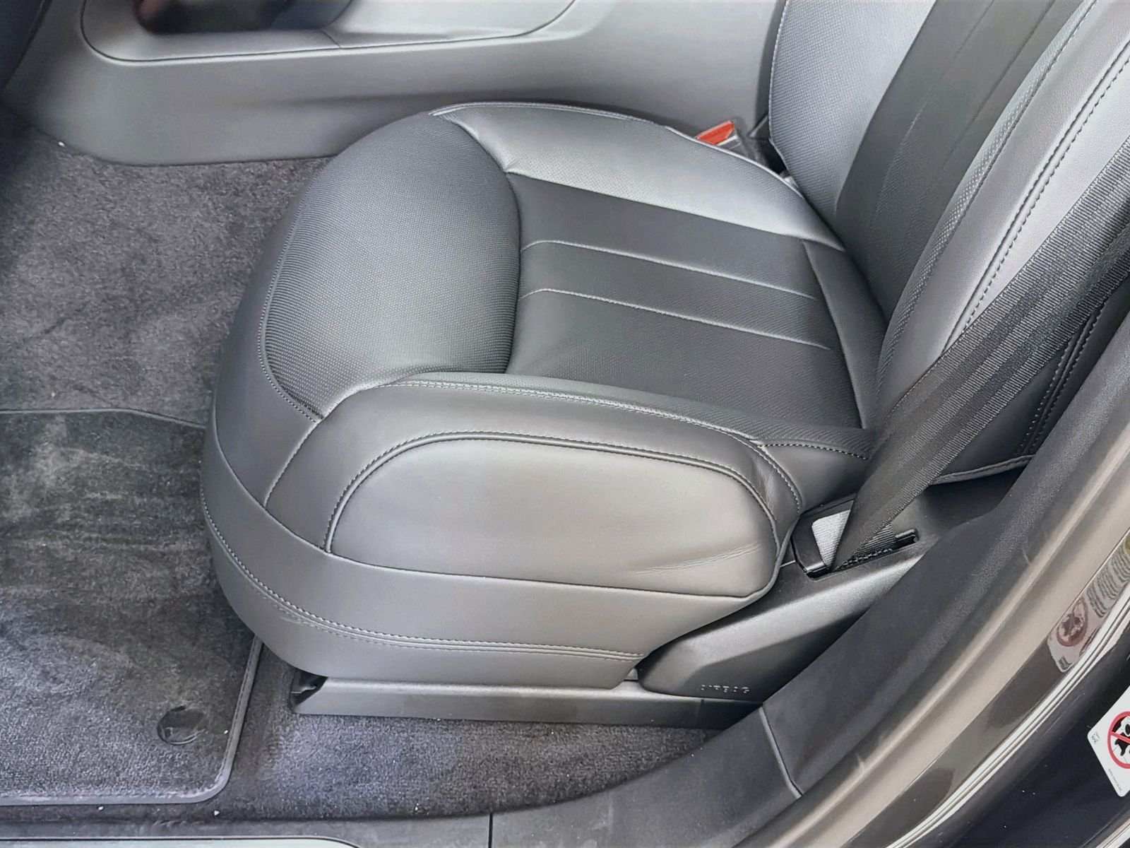 New 2026 Carpathian Grey Land Rover Dynamic SE image 25