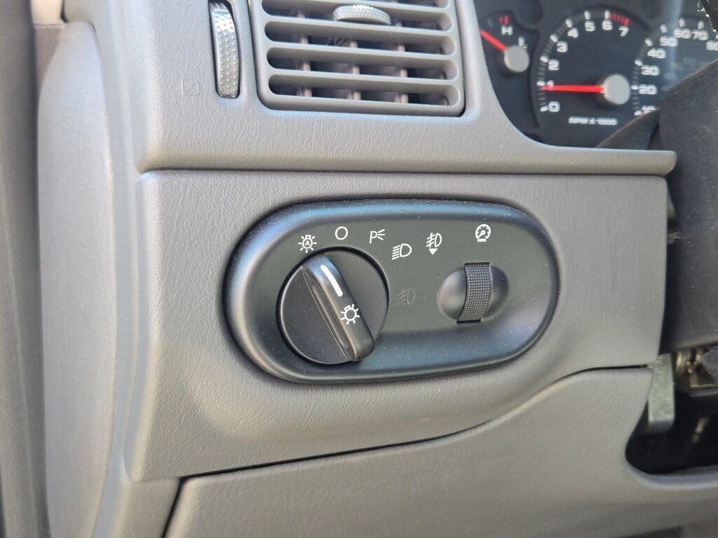 Used 2005  Ford XLT image 26
