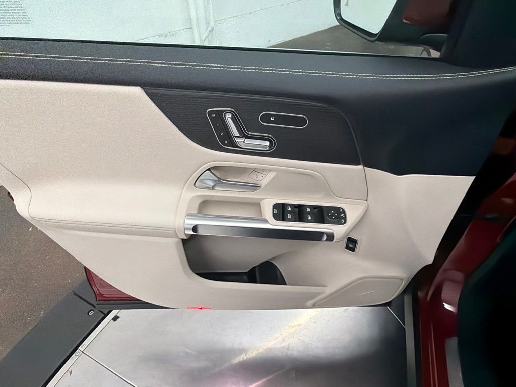 New 2026 MANUFAKTUR Patagonia Red Metallic Mercedes-Benz GLB 250 image 17