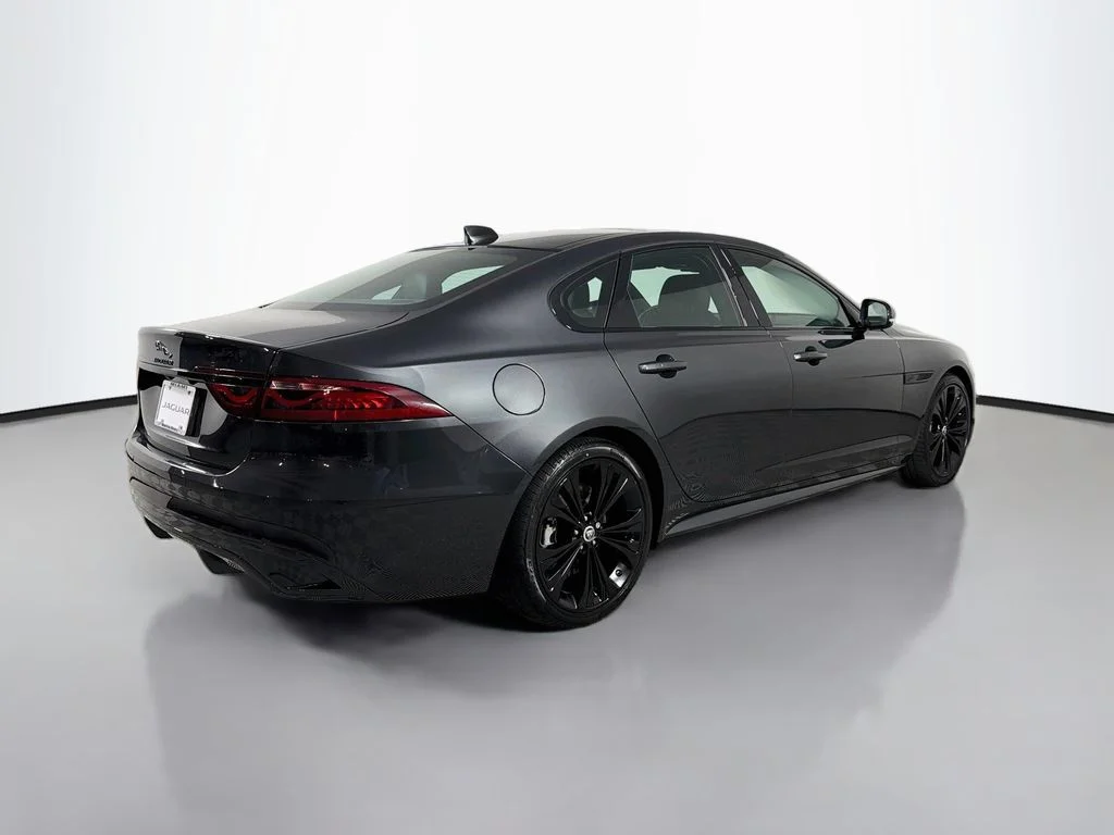 Used 2024 Santorini Black Metallic Jaguar R-Dynamic SE image 5