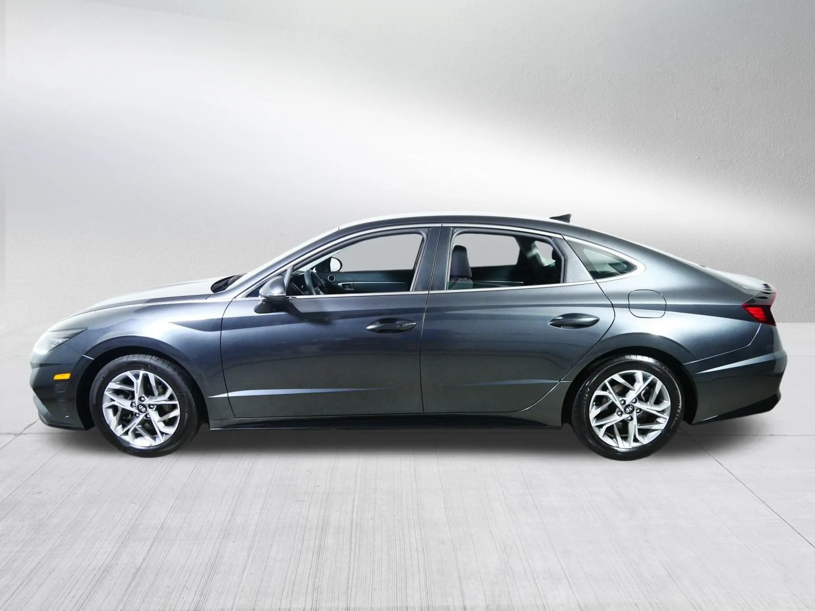 Used 2023 Portofino Gray Hyundai SEL image 4