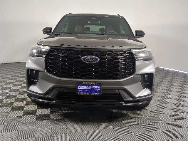 New 2026 Carbonized Gray Metallic Ford ST-Line image 4