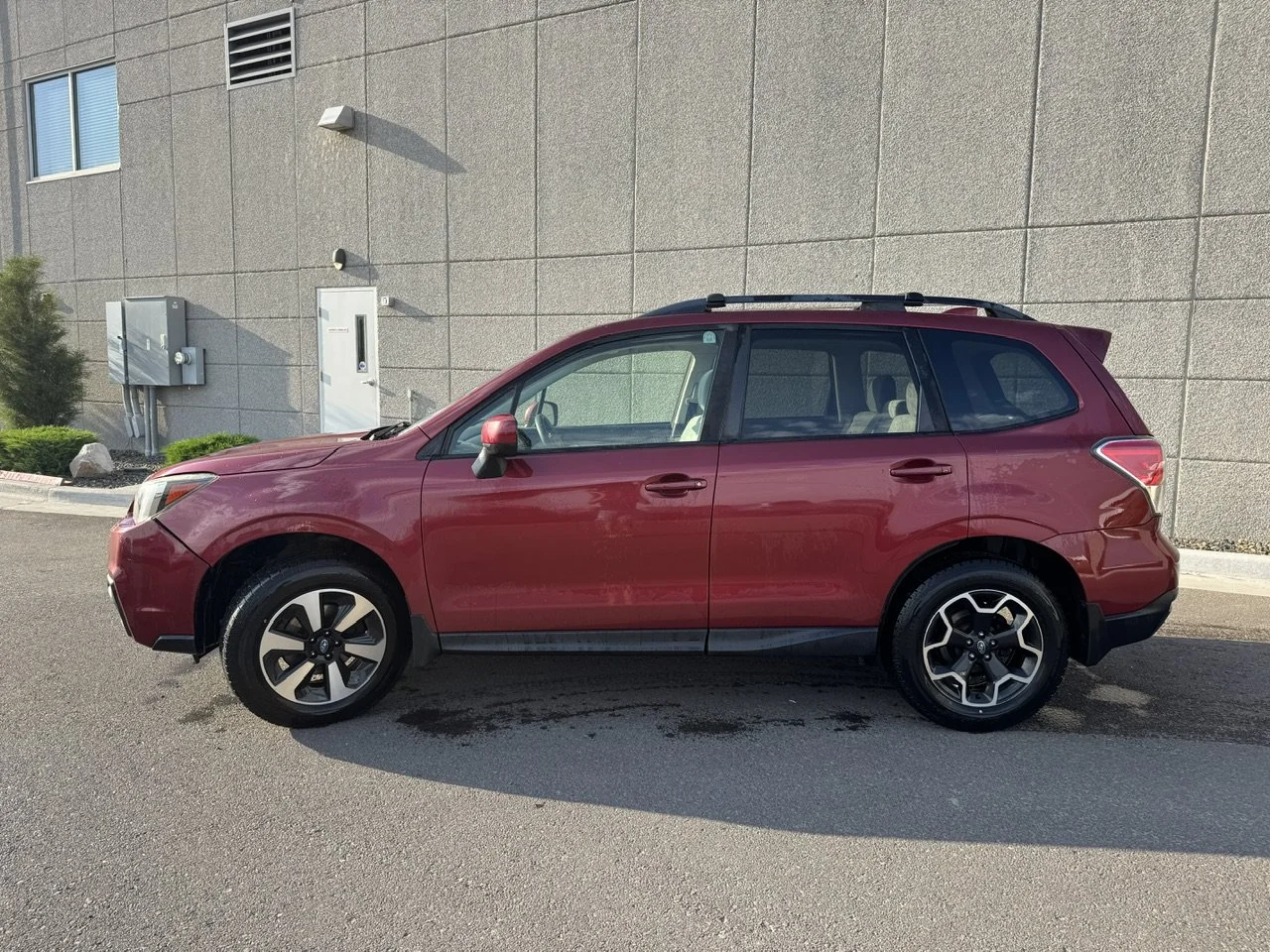 Used 2017 Venetian Red Pearl Subaru Premium image 4
