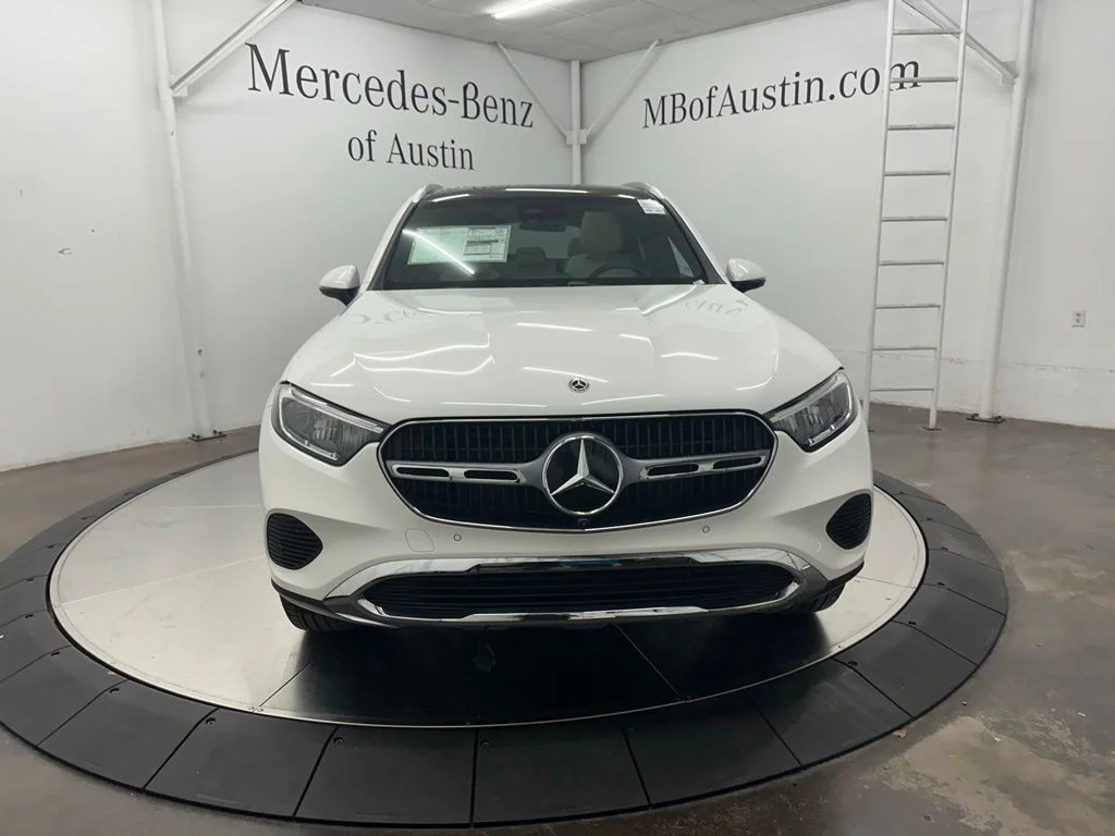 New 2027 White Mercedes-Benz GLC 300 image 2