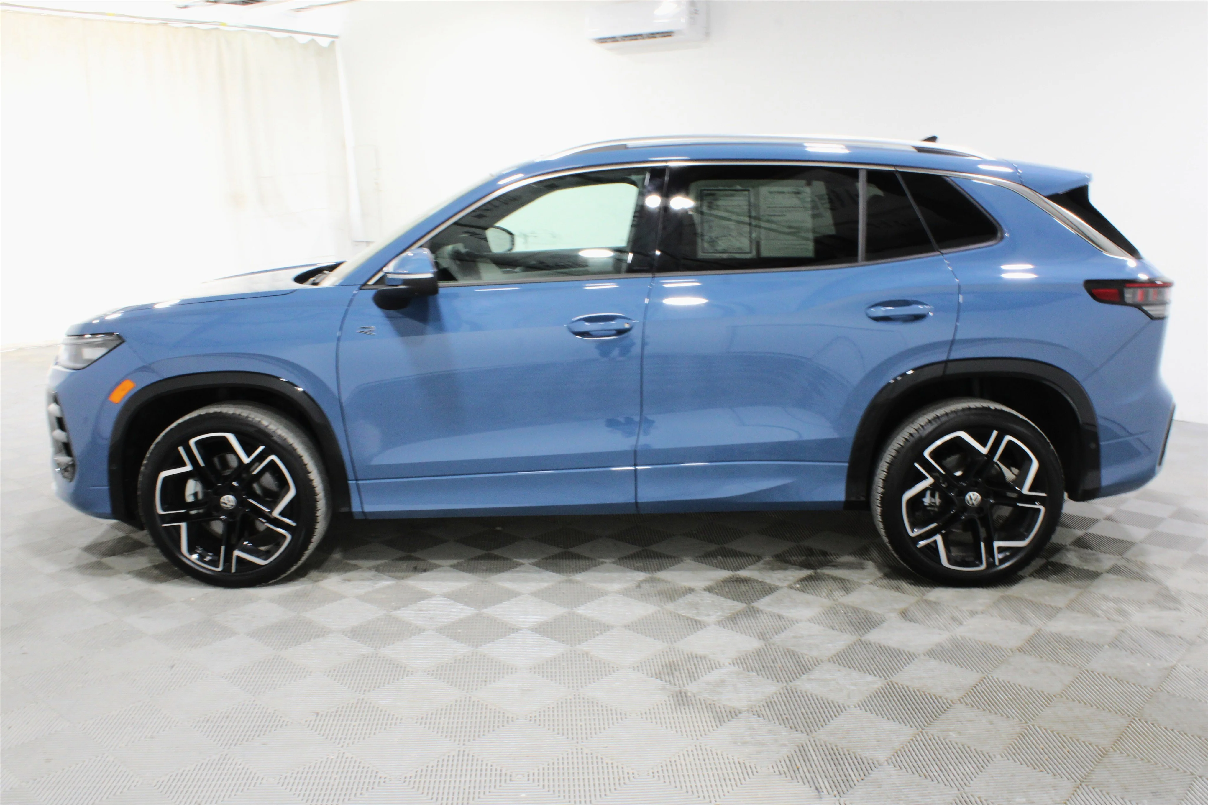 2026 Volkswagen Tiguan SEL R-LINE TURBO - Photo 30