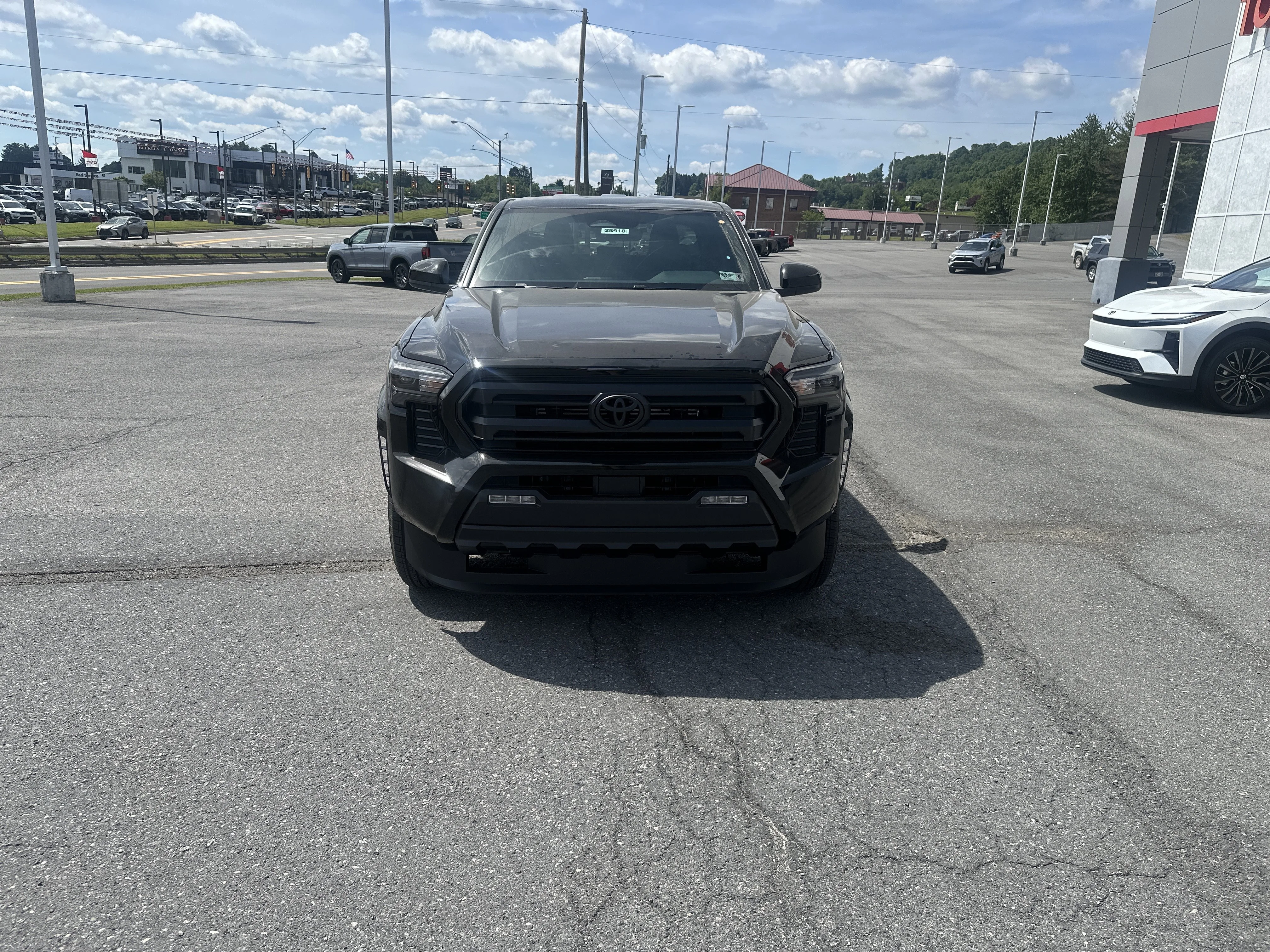 2026 Toyota Tacoma SR5 - Photo 8