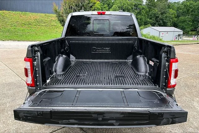 Used 2022 Gray Ford Lariat image 29