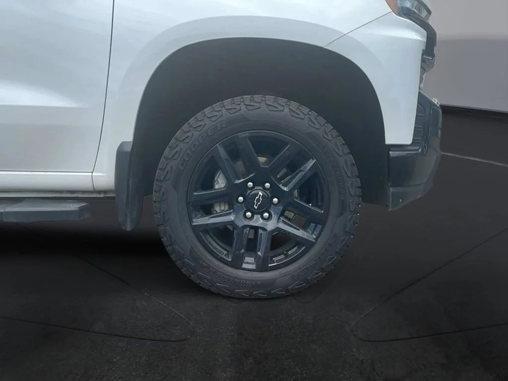 Used 2021 Iridescent Pearl Tricoat Chevrolet LT Trail Boss image 28