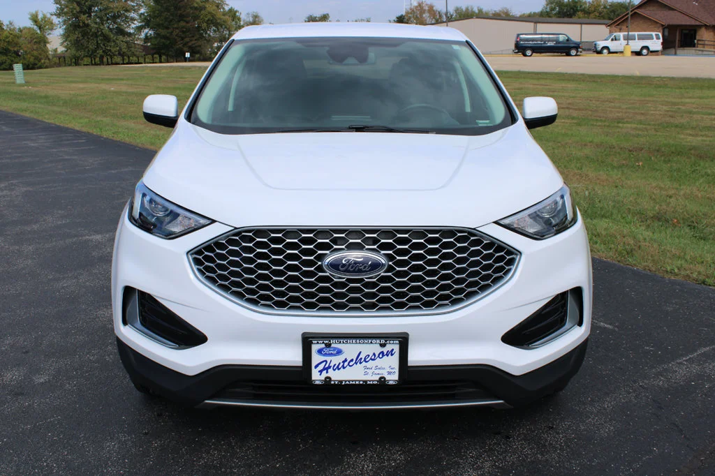 Certified Used 2024 Oxford White Ford SEL image 2