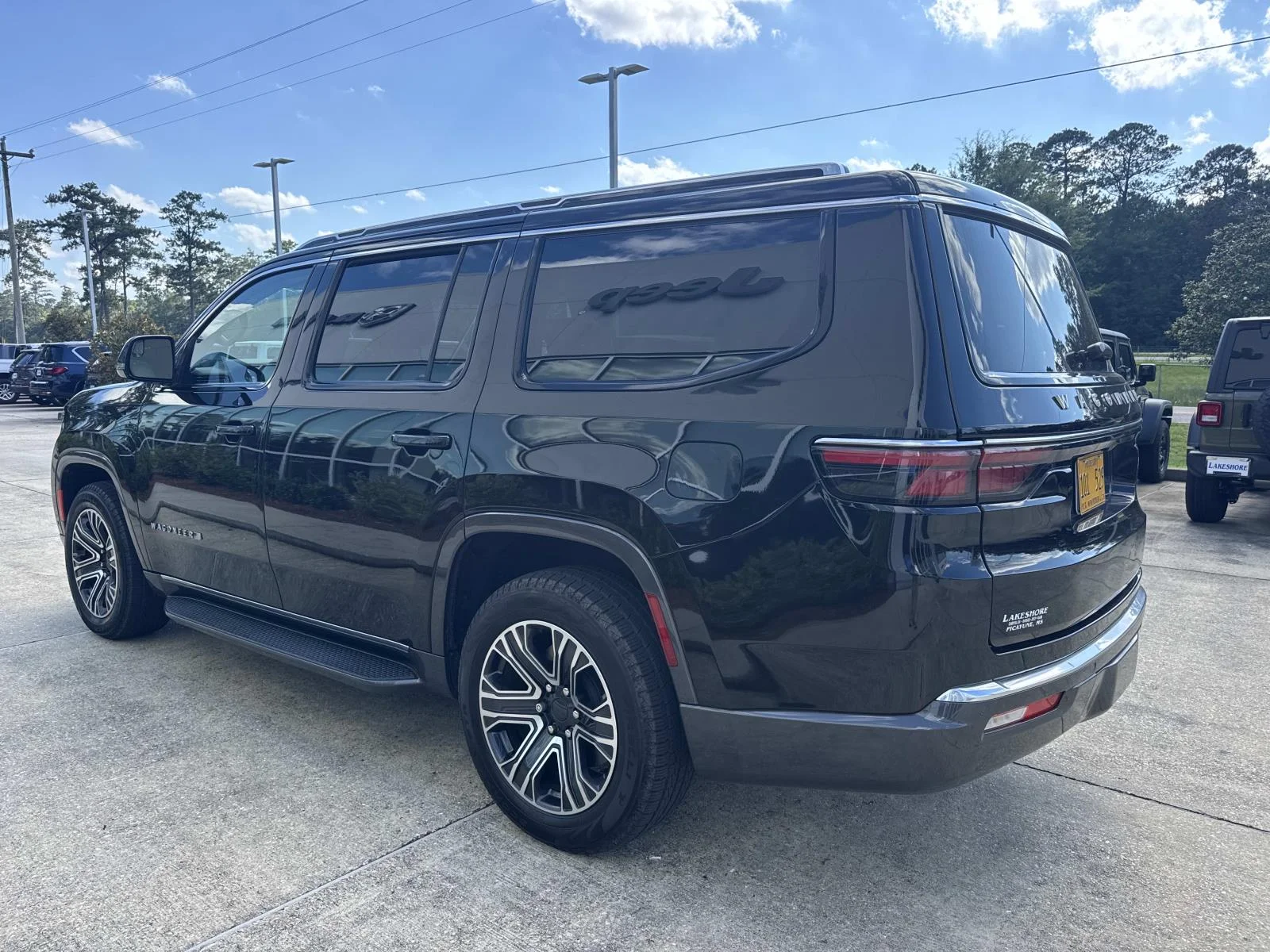 Used 2022 Diamond Black Crystal Pearlcoat Jeep Series III 4x2 image 5