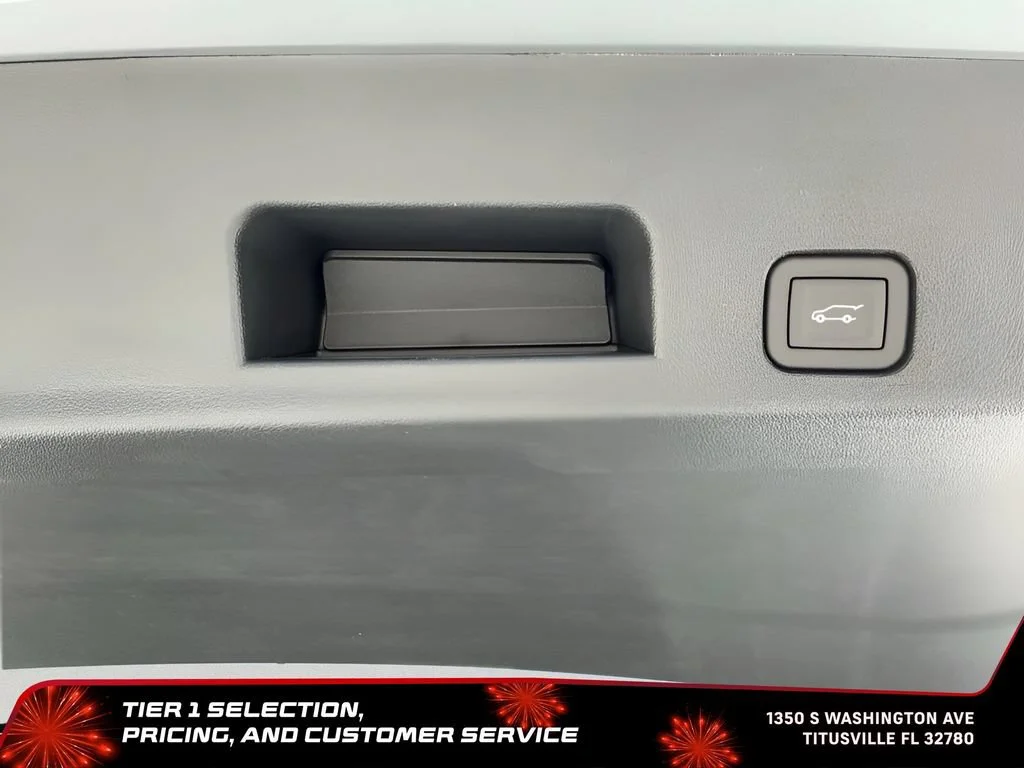 New 2026 Sterling Metallic GMC Elevation image 28