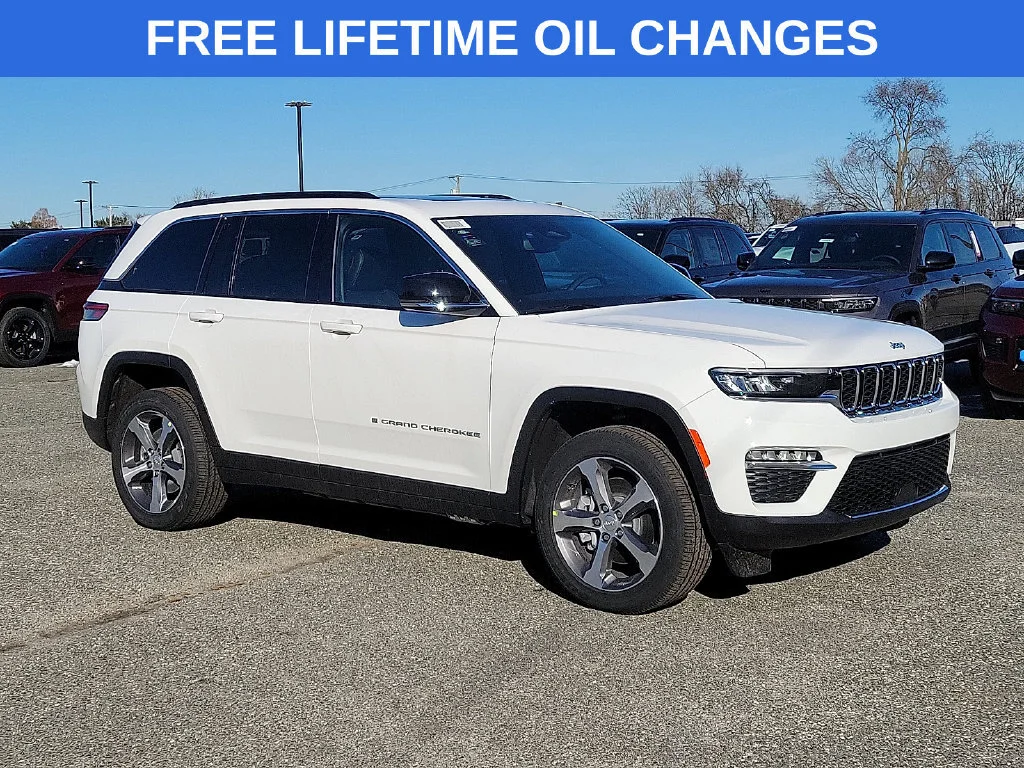New 2024 Bright White Clear-Coat Exterior Paint Jeep  image 1