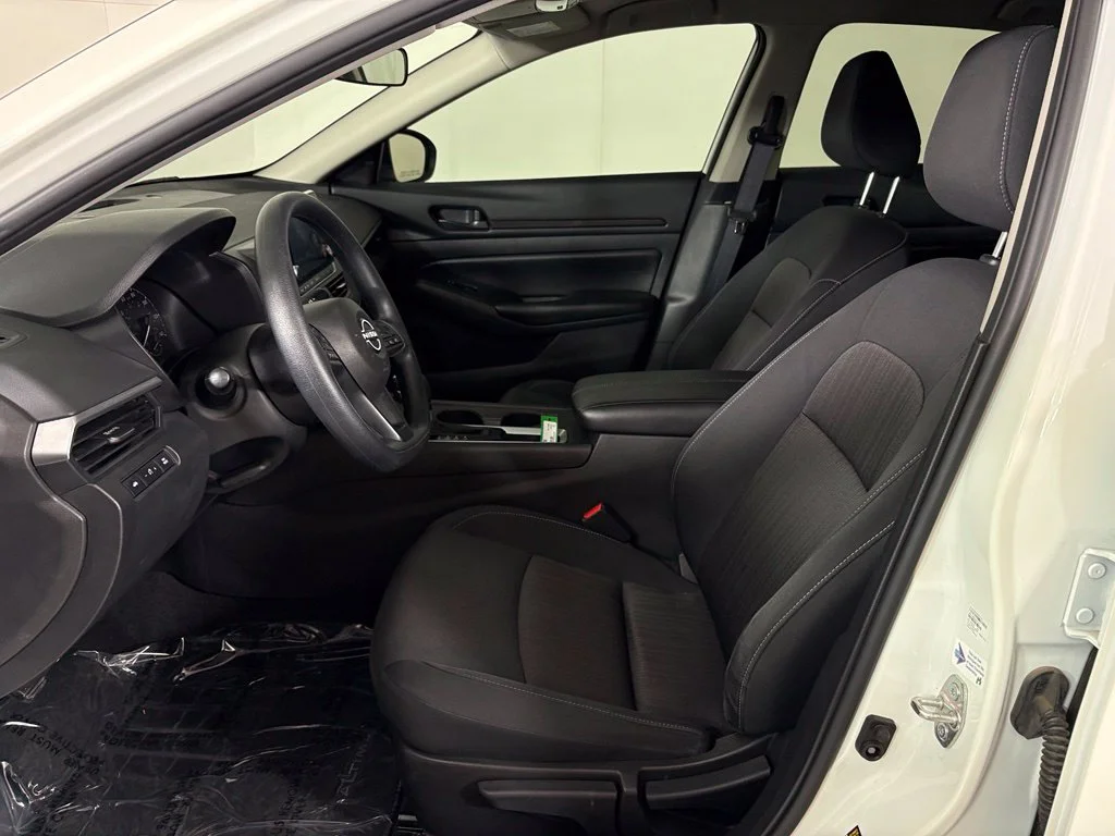 Used 2025 White Nissan 2.5 S image 15