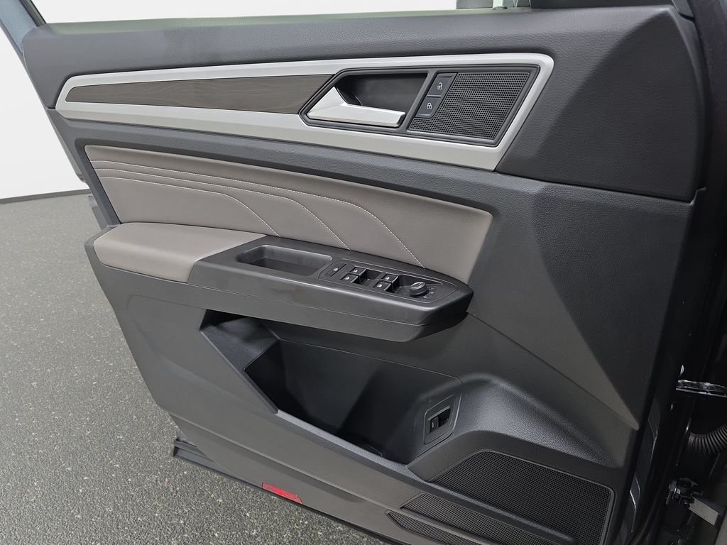 2023 Volkswagen Atlas SE w/Tech - Photo 25