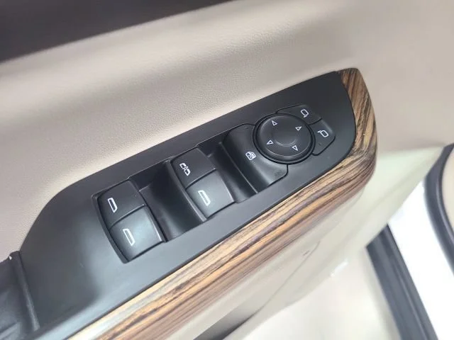 Used 2019 White Frost Tricoat GMC Denali image 19