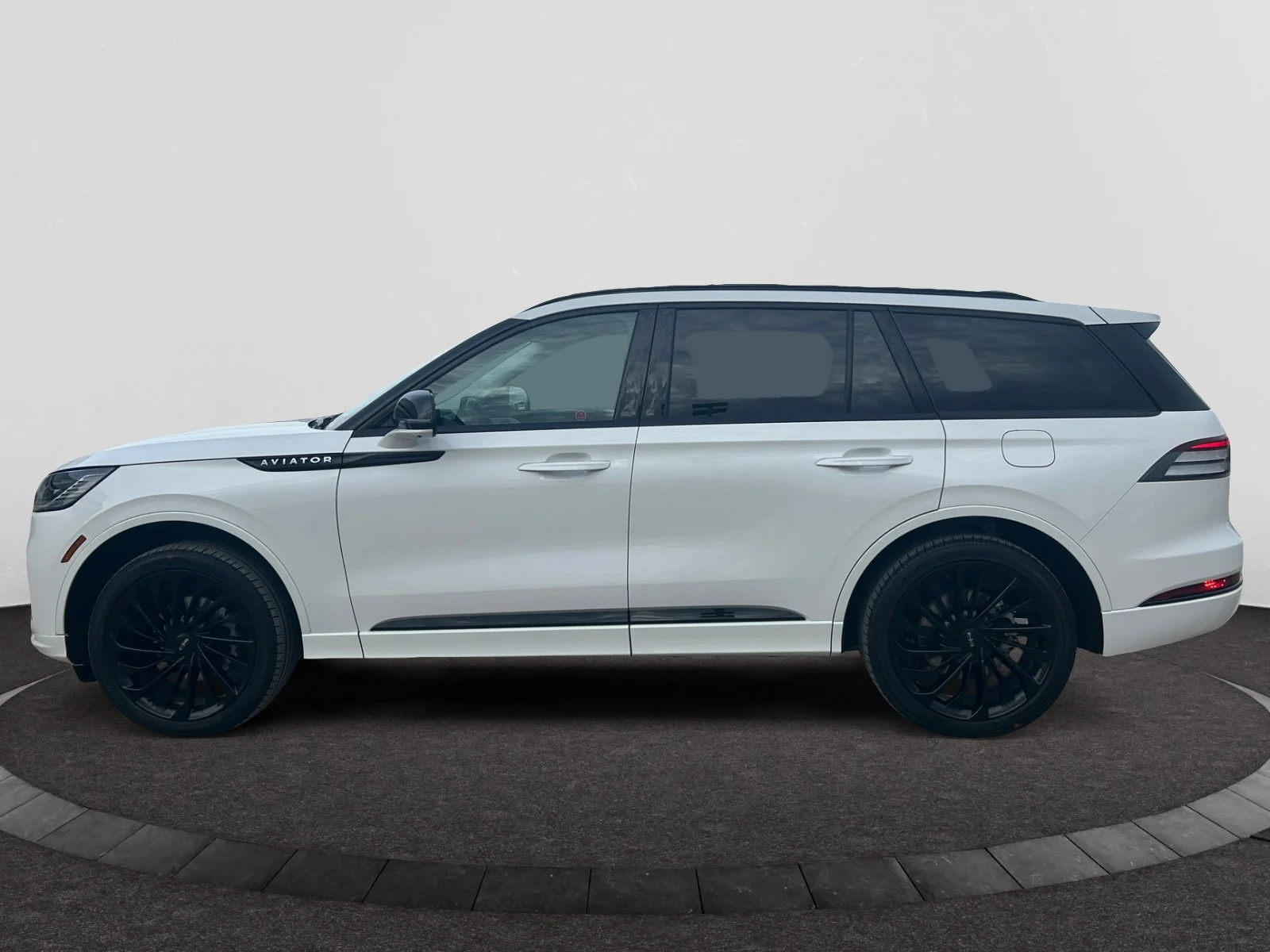 New 2026 Pristine White Metallic Tri-Coat Lincoln Reserve image 2