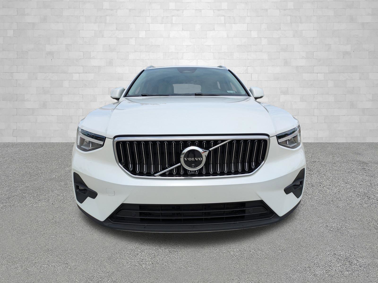 2025 Volvo XC40 Plus - Photo 6