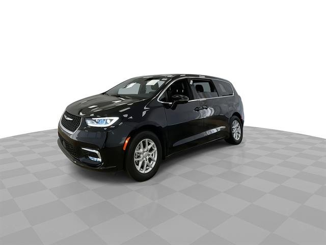 2026 Chrysler Pacifica Select, photo 5 of 12