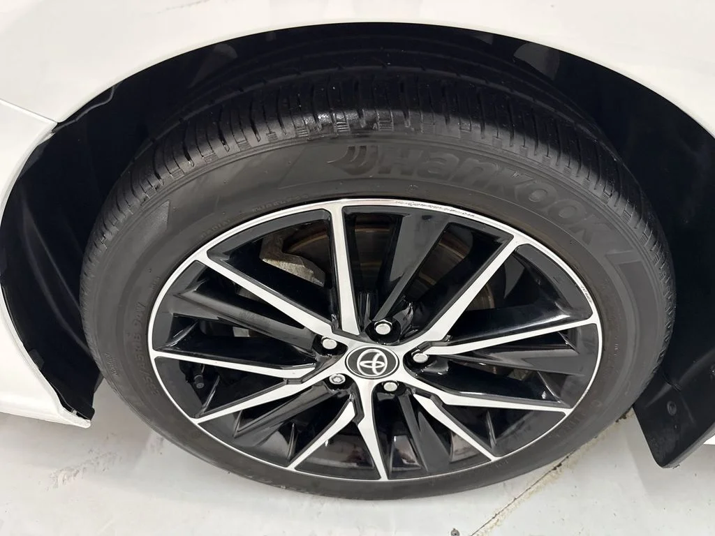 Used 2024 Ice Toyota SE image 31