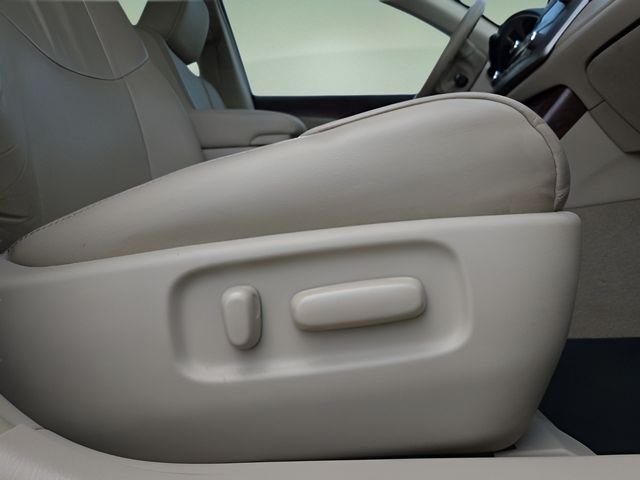 Used 2011 Red Toyota Base image 15