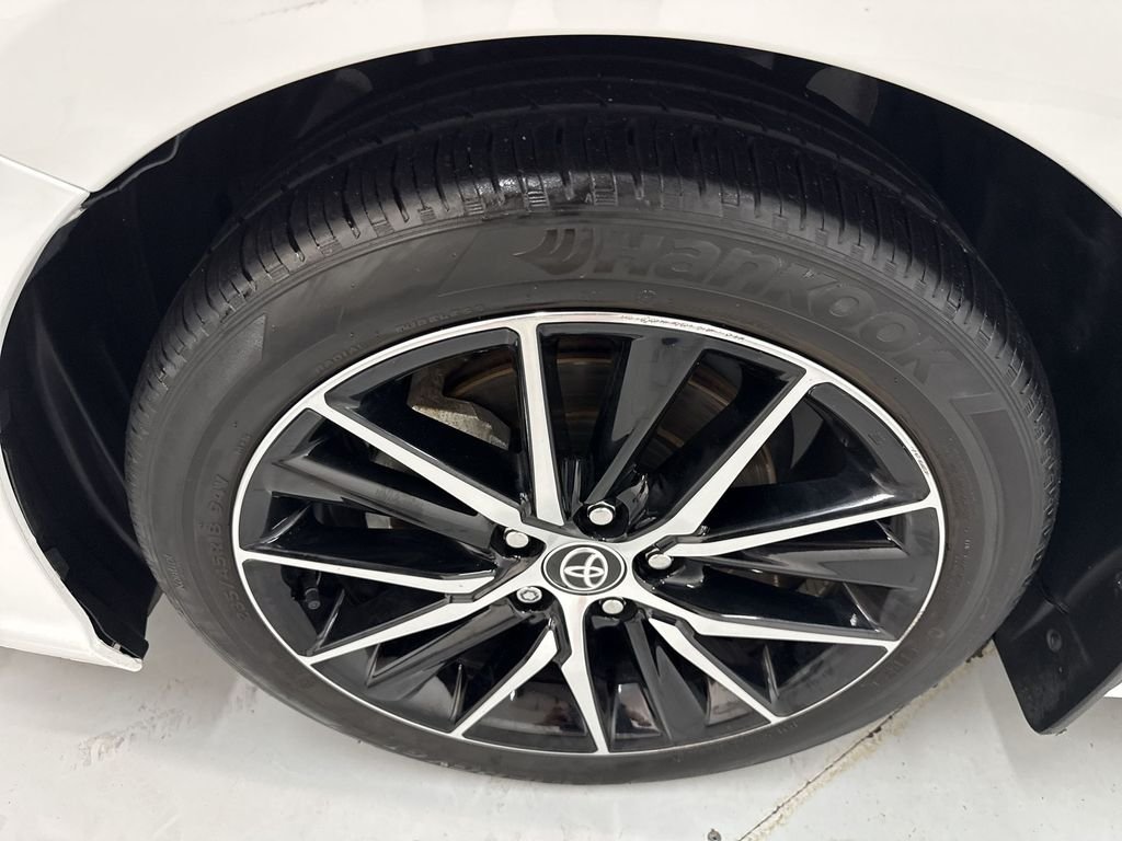 Used 2024 Ice Toyota SE image 31