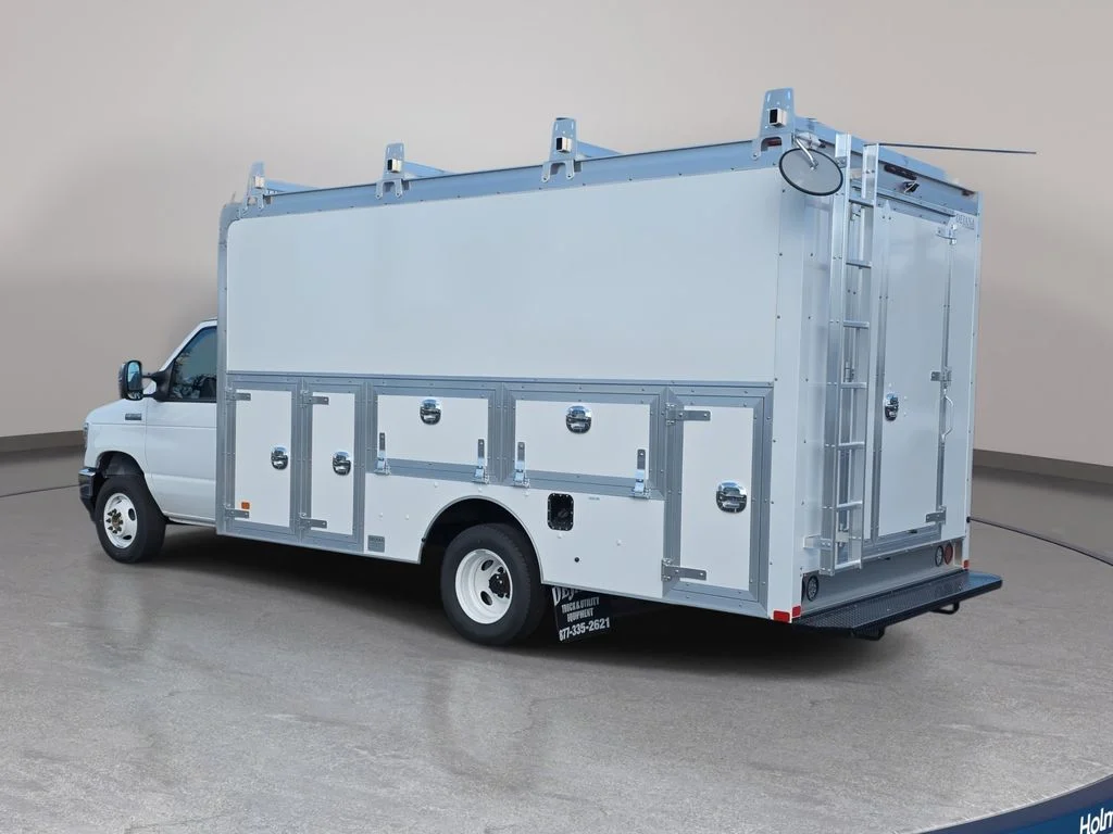New 2026 Oxford White Ford Base image 7