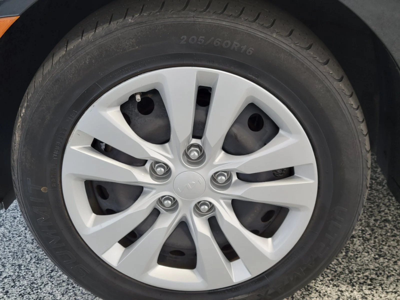 Used 2022 Black Kia LX image 5