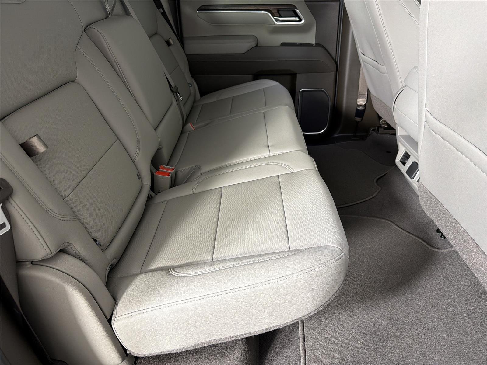 2026 GMC Sierra 1500 SLT - Photo 13