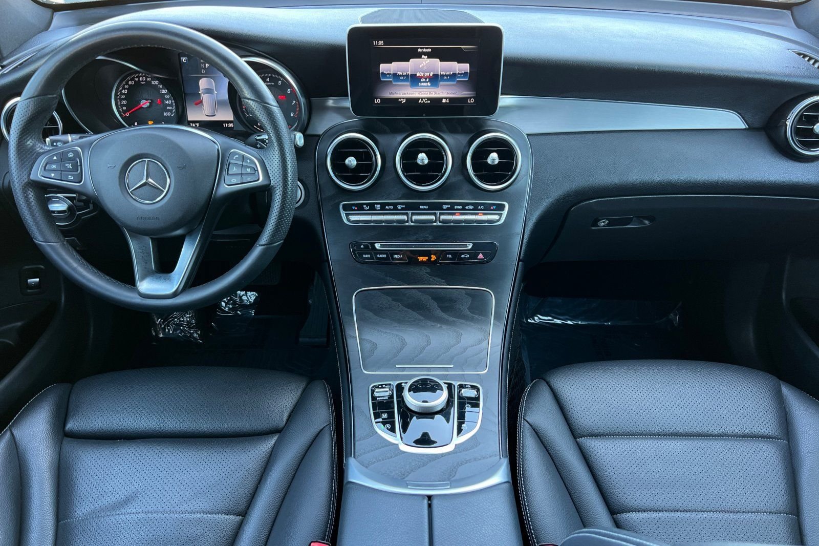 Used 2019  Mercedes-Benz 300 image 3