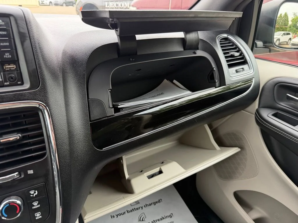 Used 2019 Gray Dodge SXT image 22