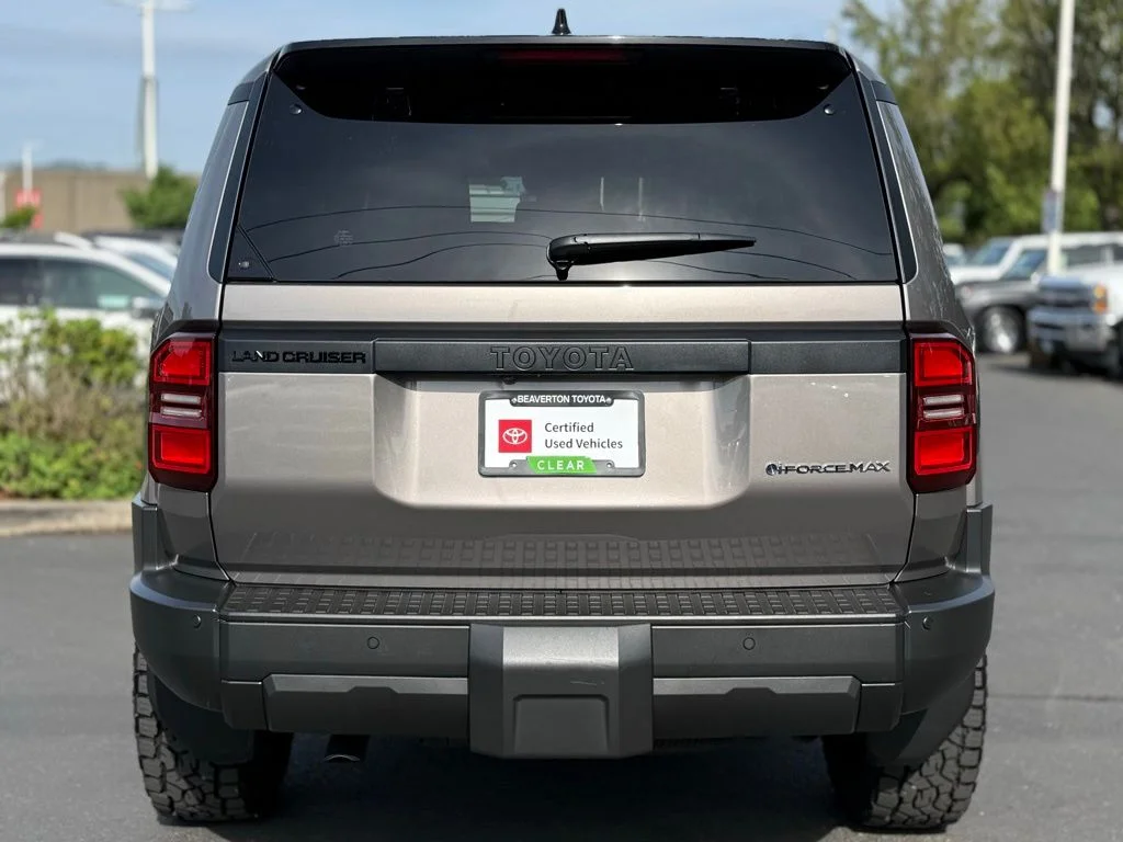 Certified Used 2025  Toyota 1958 image 4