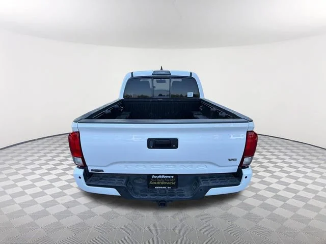 Used 2016 White Toyota SR5 image 6
