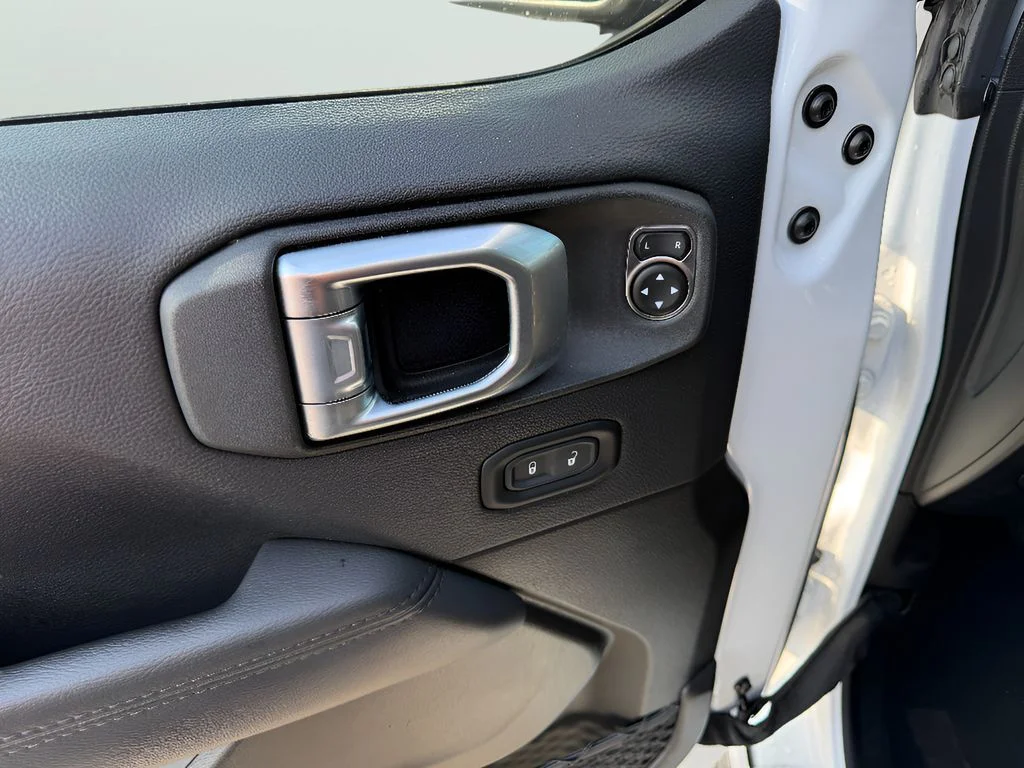 Used 2023 Bright White Jeep Sahara Altitude image 22