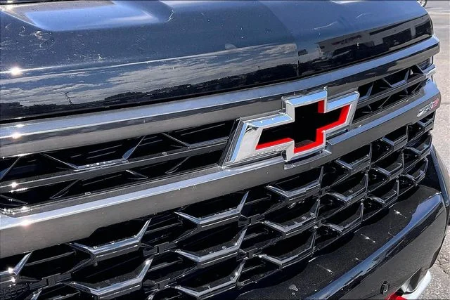 Used 2025 Black Chevrolet ZR2 image 31