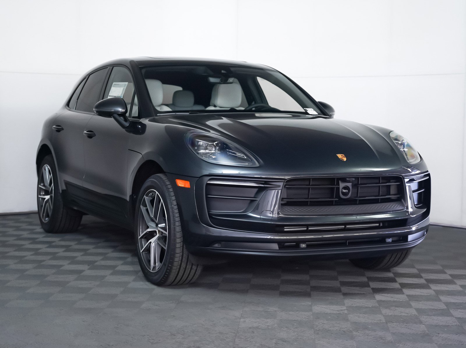2026 Porsche Macan - Photo 8