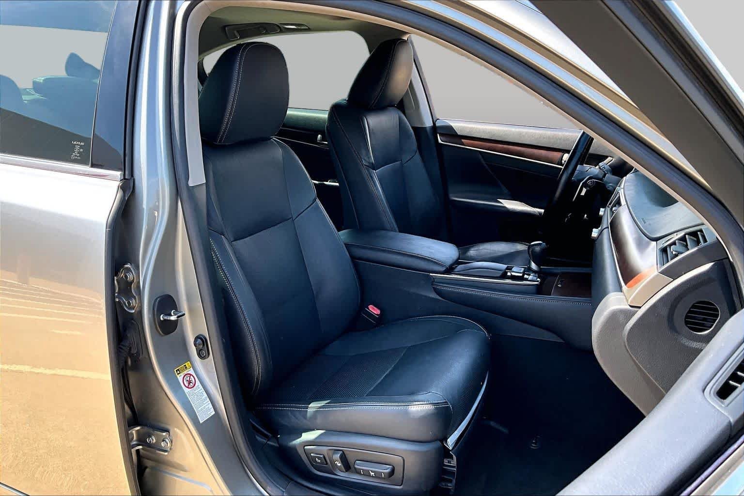 Used 2015 Atomic Silver Lexus  image 9