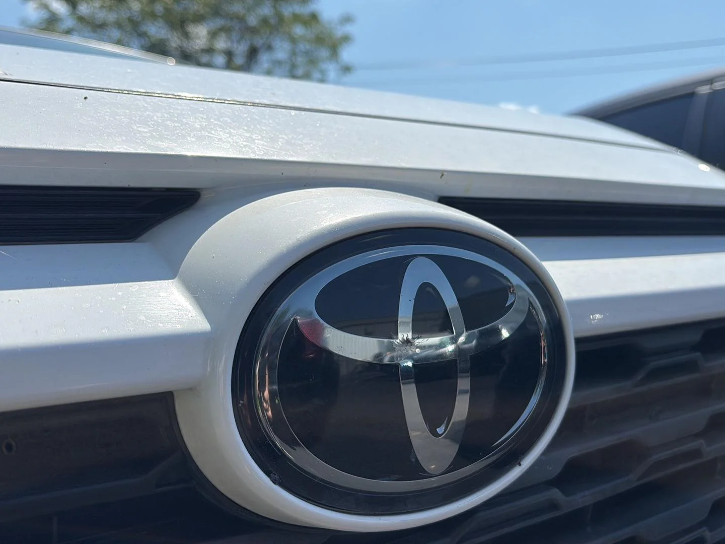 Used 2023 Ice Cap Toyota LE image 17