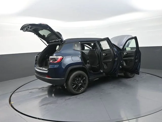 New 2026 Fathom Blue Pearl-Coat Exterior Paint Jeep Latitude image 35