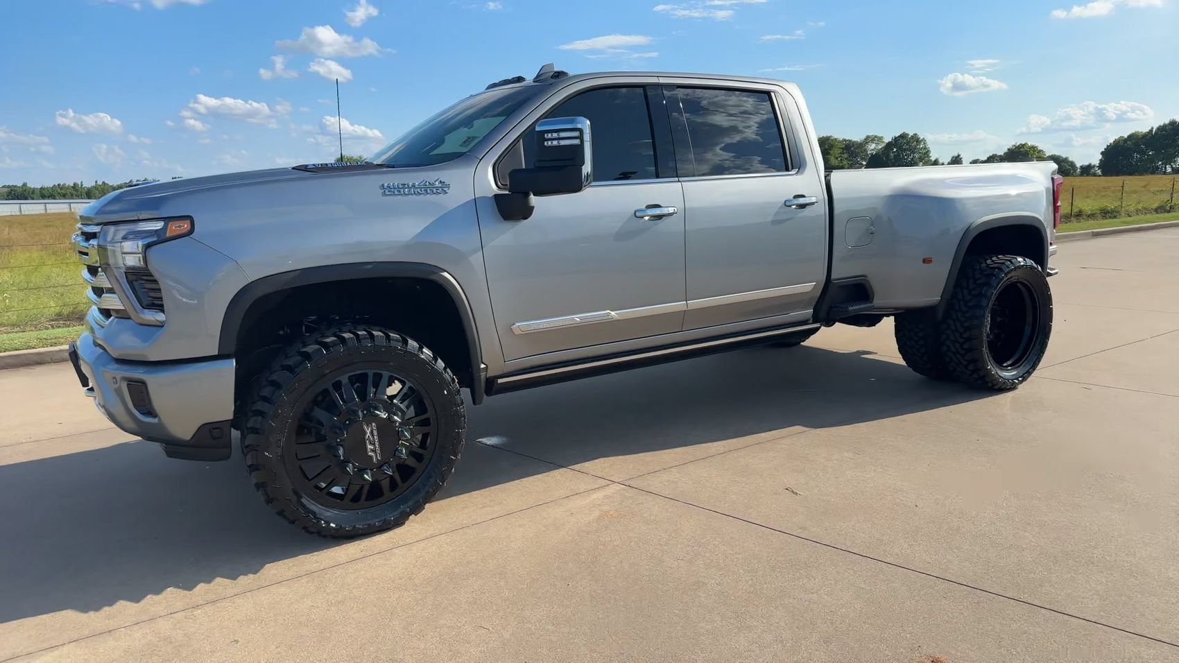 New 2026 Sterling Gray Metallic Chevrolet High Country image 5