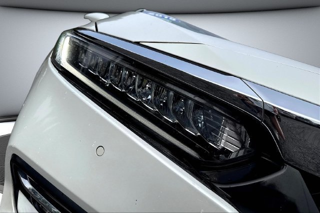 Used 2019 White Honda Touring image 34