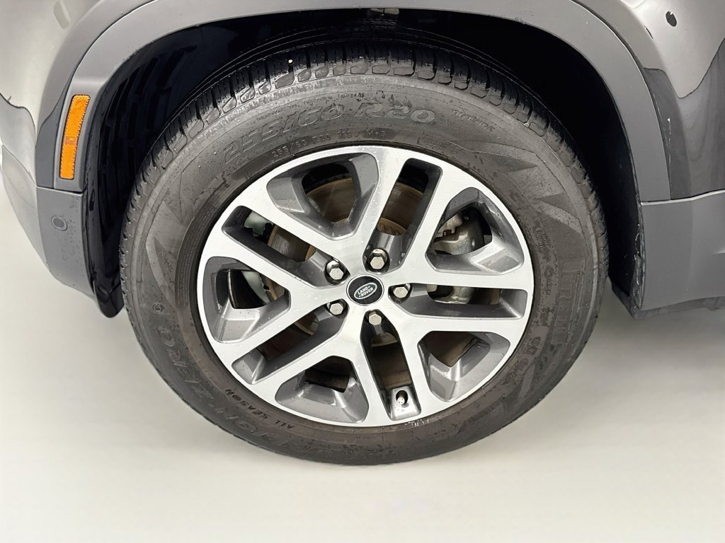 Used 2022 Black Land Rover S image 32
