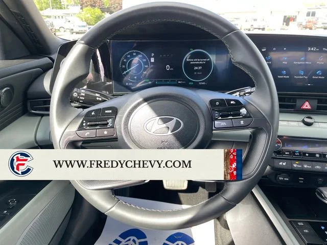 Used 2025 White Hyundai Limited image 14