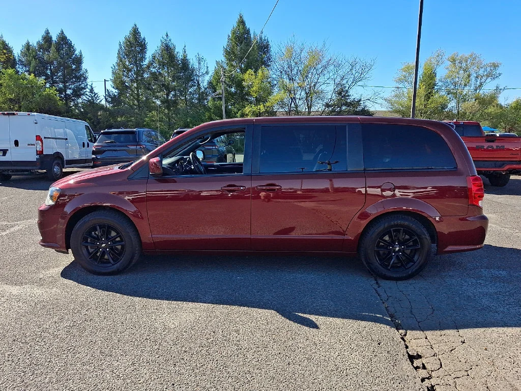 Used 2019 Red Dodge SXT image 7