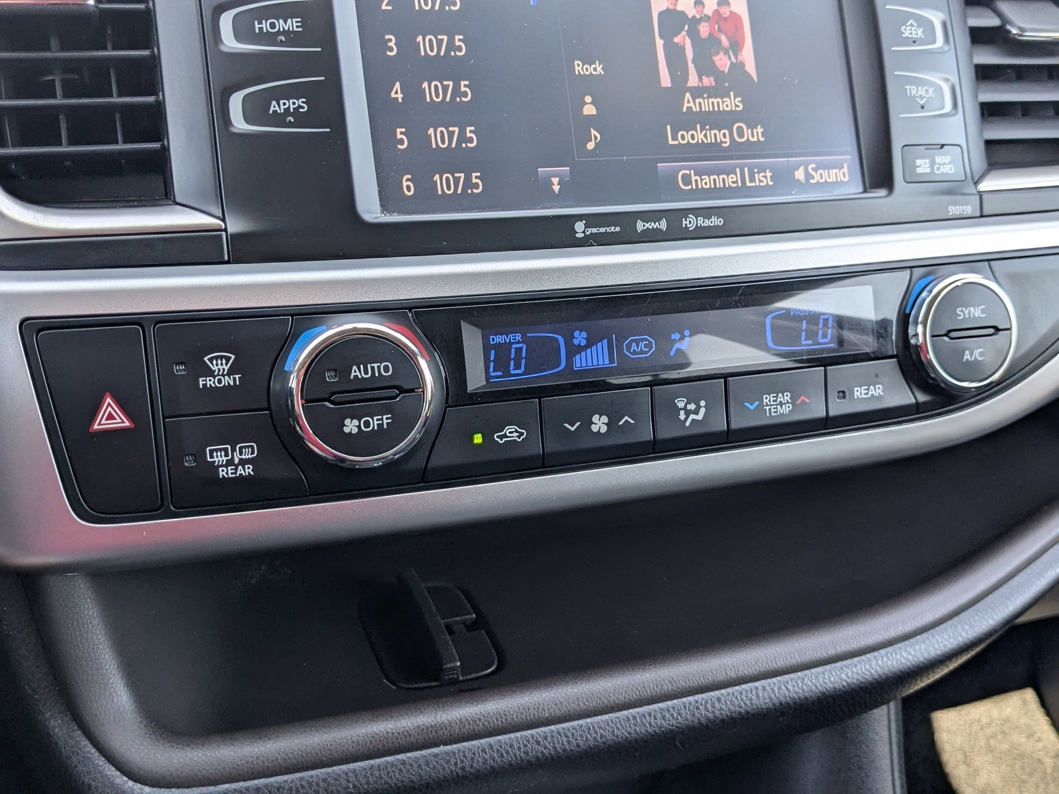 Used 2016 Predawn Gray Mica Toyota XLE image 24