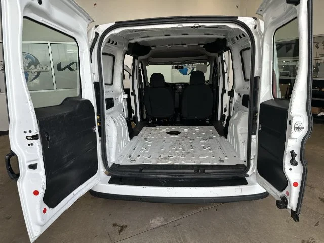Used 2022 White Ram Base image 28
