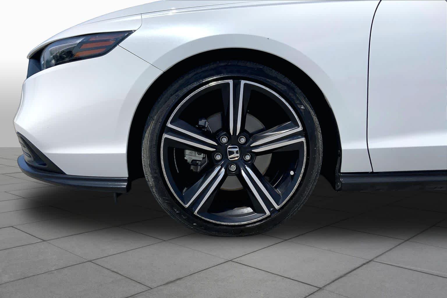 Used 2023 Platinum White Pearl Honda Sport image 11