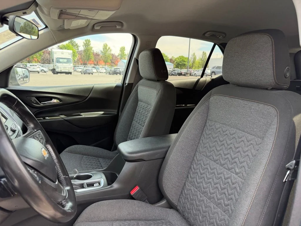 Used 2022 Silver Ice Metallic Chevrolet LT image 16